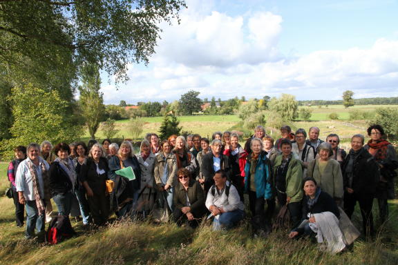 Gruppenfoto der Teilnehmer 2012 im Privatgarten  Ad de Kok und Doro Wiederhold in Alt-Langerwisch Foto Yacoub